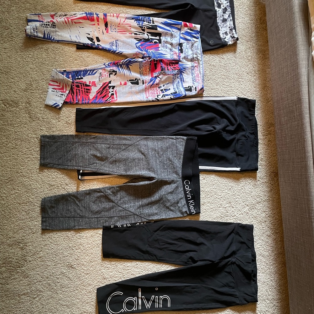 Bundle of Calvin Klein (4) and vogo athletica (1) crop workout pants
